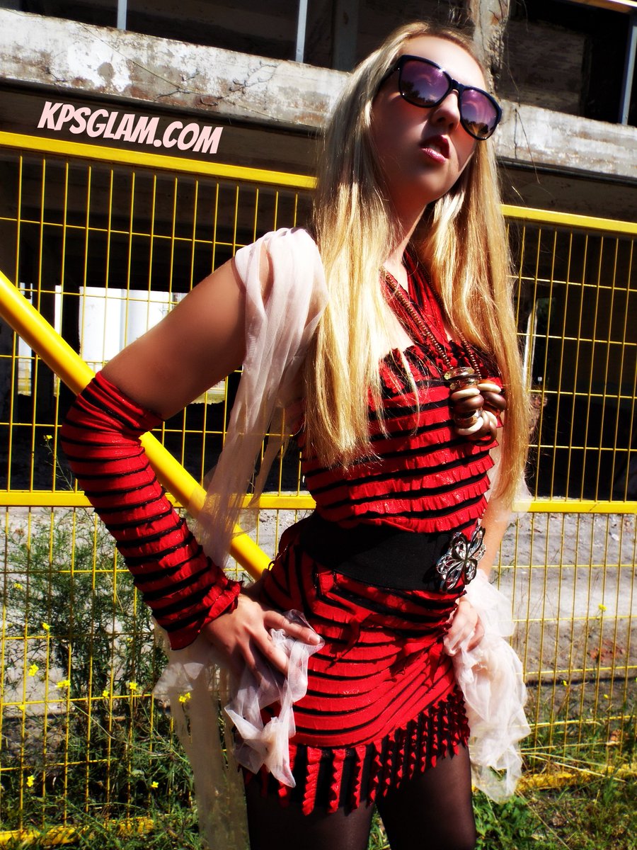 KreamyGlam's tweet image. I like the way the design I created for Megan turned out and the edit and Photography hope all like too! #Urban #urbanmodels #urbanpinups #shoes #red #blondes #pinups #windsor #creative