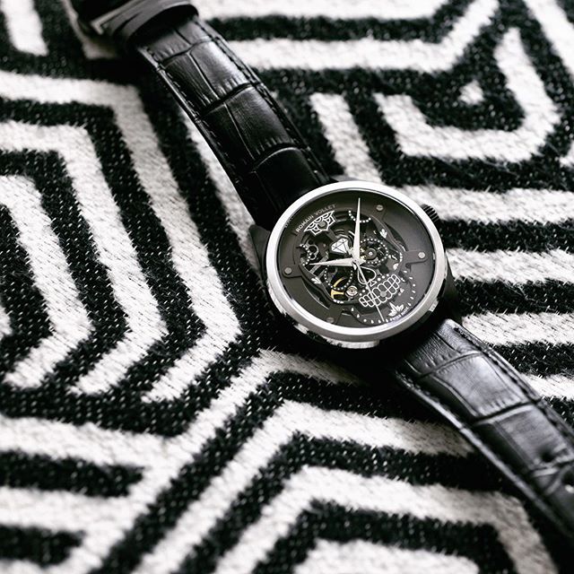 ROMAINVOLLET's tweet photo. Crazy, Classic, Life… #blackout #motorskull #pattern https://t.co/ksfihLVUkP
