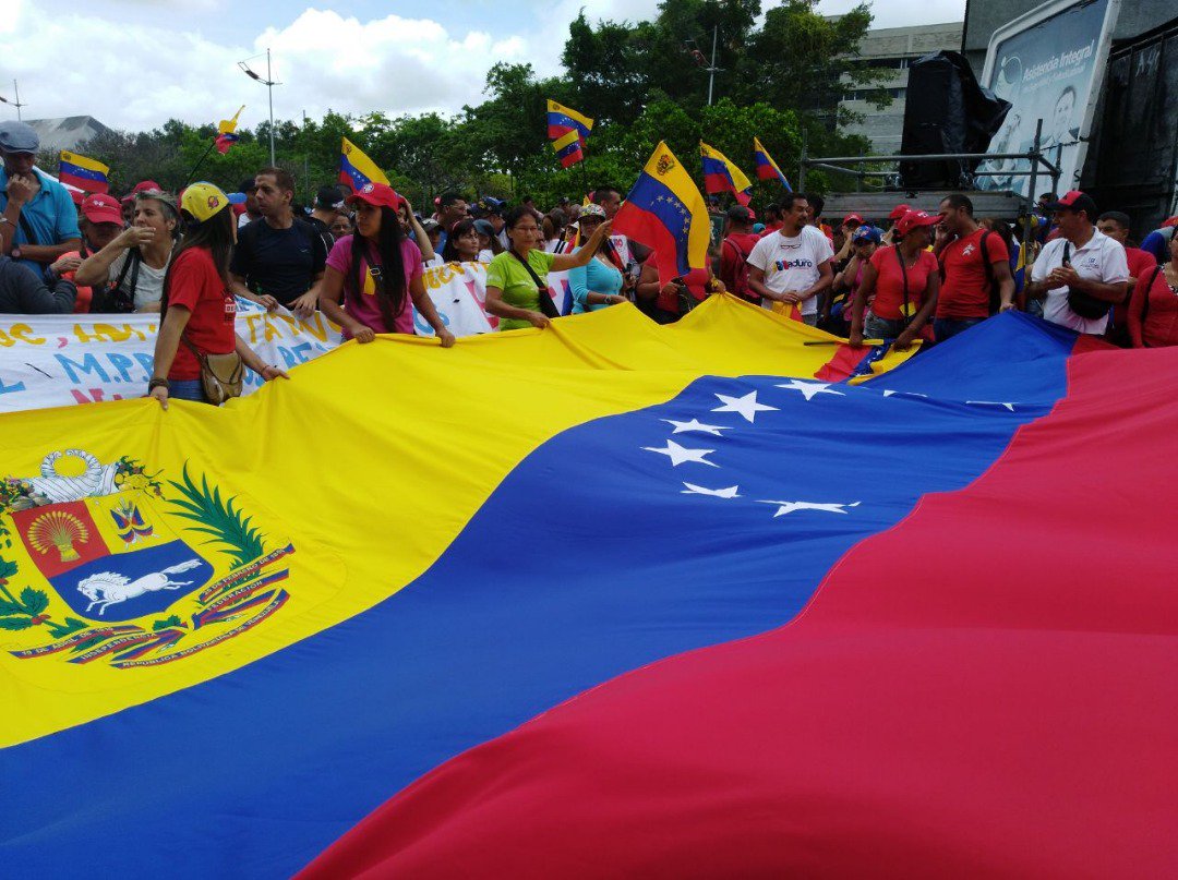 _NancyOrtuno_'s tweet image. Hoy vamos a la gran marcha del día del trabajador y los #TrabajadoresPorLaProsperidad  vamos a salir a las calle para pintarlas de nuestra marea roja rojita @NicolasMaduro @JauaMiranda @RosangelaOrozco @eugeniapinero @gtorodelara @MPPEDUCACION