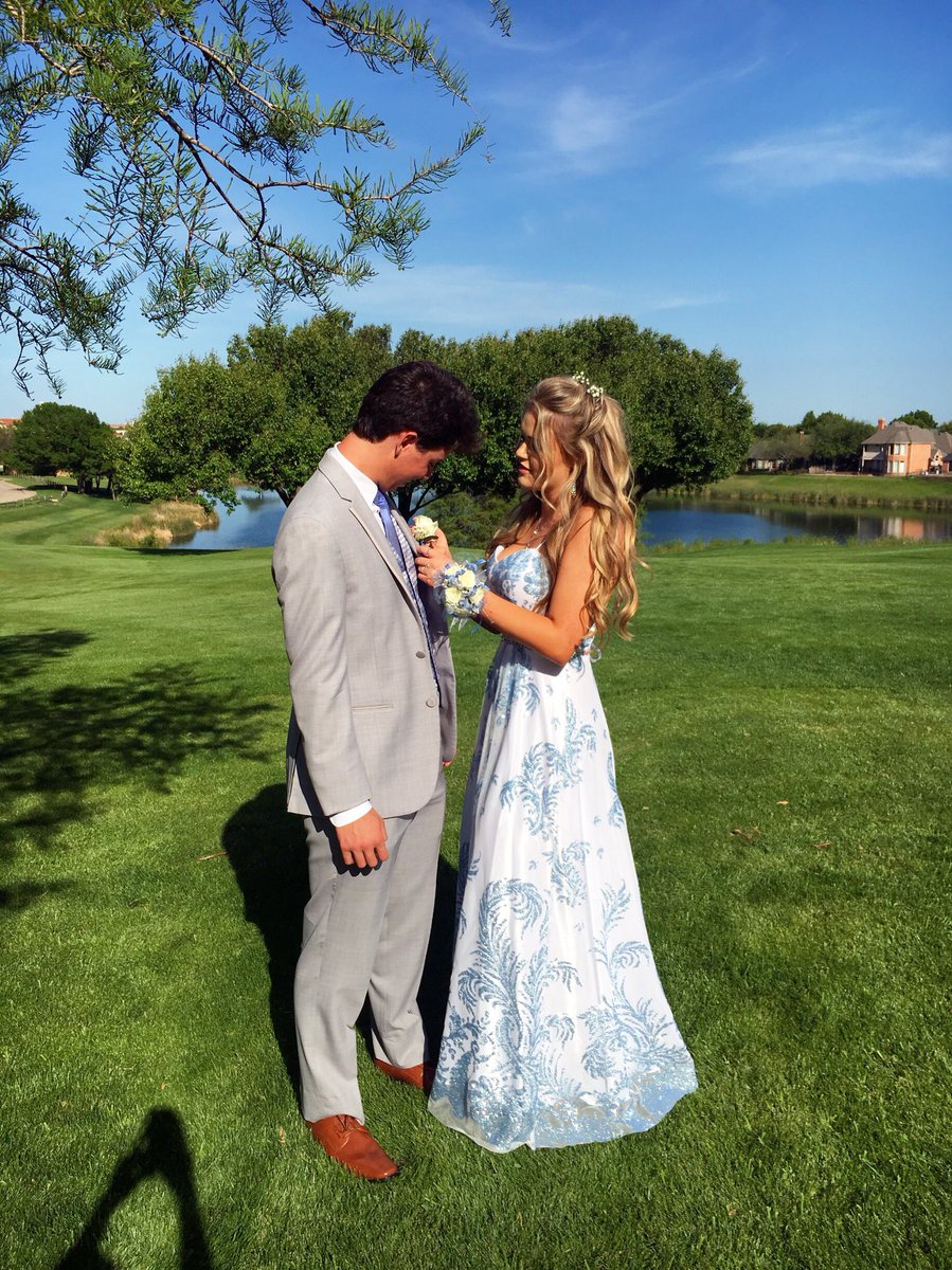 ajsimper's tweet photo. PROM✨✨ https://t.co/I086BrZAPV