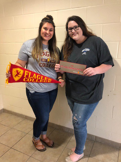 FlaglerCollege's tweet photo. We love it when the whole family gets in on the #FlaglerAccepted excitement! Congrats to Jacqueline Balzell, who's joining us in the fall from Columbia High School in Lake City, Florida. ๐๐ฆโค๏ธ https://t.co/2aOCtF226B