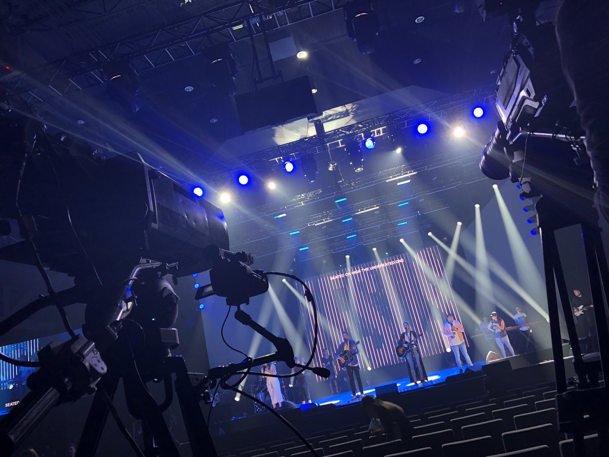 NicoleCritesTV's tweet photo. So ready for an AMAZING #COLOUR2018 @HillsongPhoenix @hillsong @bobbiehouston @BrookeLig ➕=❤️ #WindInHerSails #experiencetheroom https://t.co/ILmbi5pEzZ