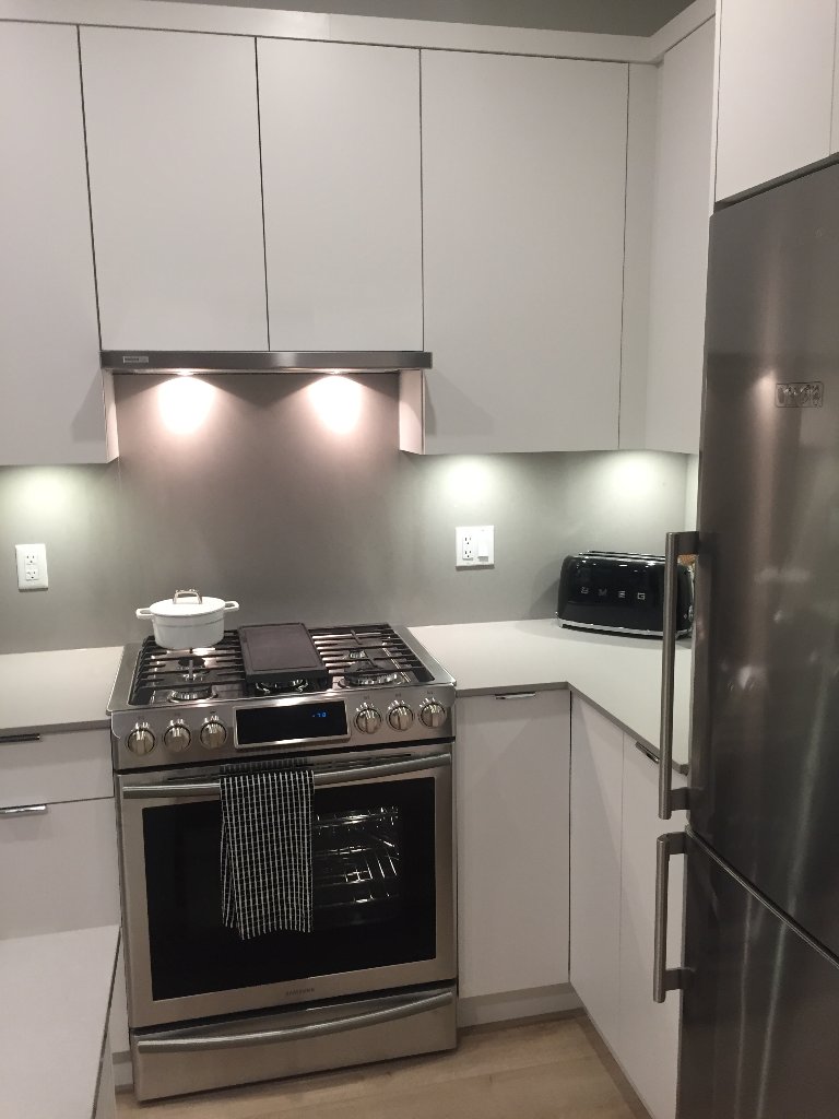 UpperMontrose's tweet photo. “The kitchen is the heart of the home!” Our kitchens feature quartz countertops and backsplash, Samsung gas ranges and stylish Blomberg Fridges. https://t.co/oKu6yQOZse