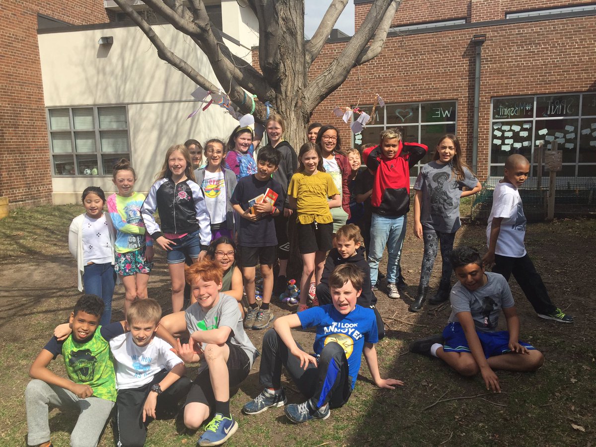 StephanieBellMB's tweet photo. Happy May Day!  Hanging our wishes after reading Wishtree by Katherine Applegate.@BeaversonMB3 @MeadowbrookGV https://t.co/tlH3xoihFc