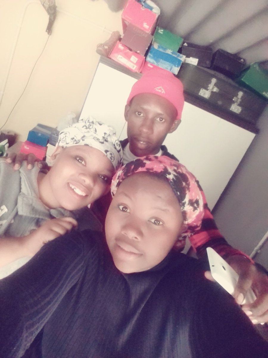 dludla_philile's tweet photo. #ImBlessedwhen I'm with them #my alder brother and sister. https://t.co/Ifu8yHdwSL