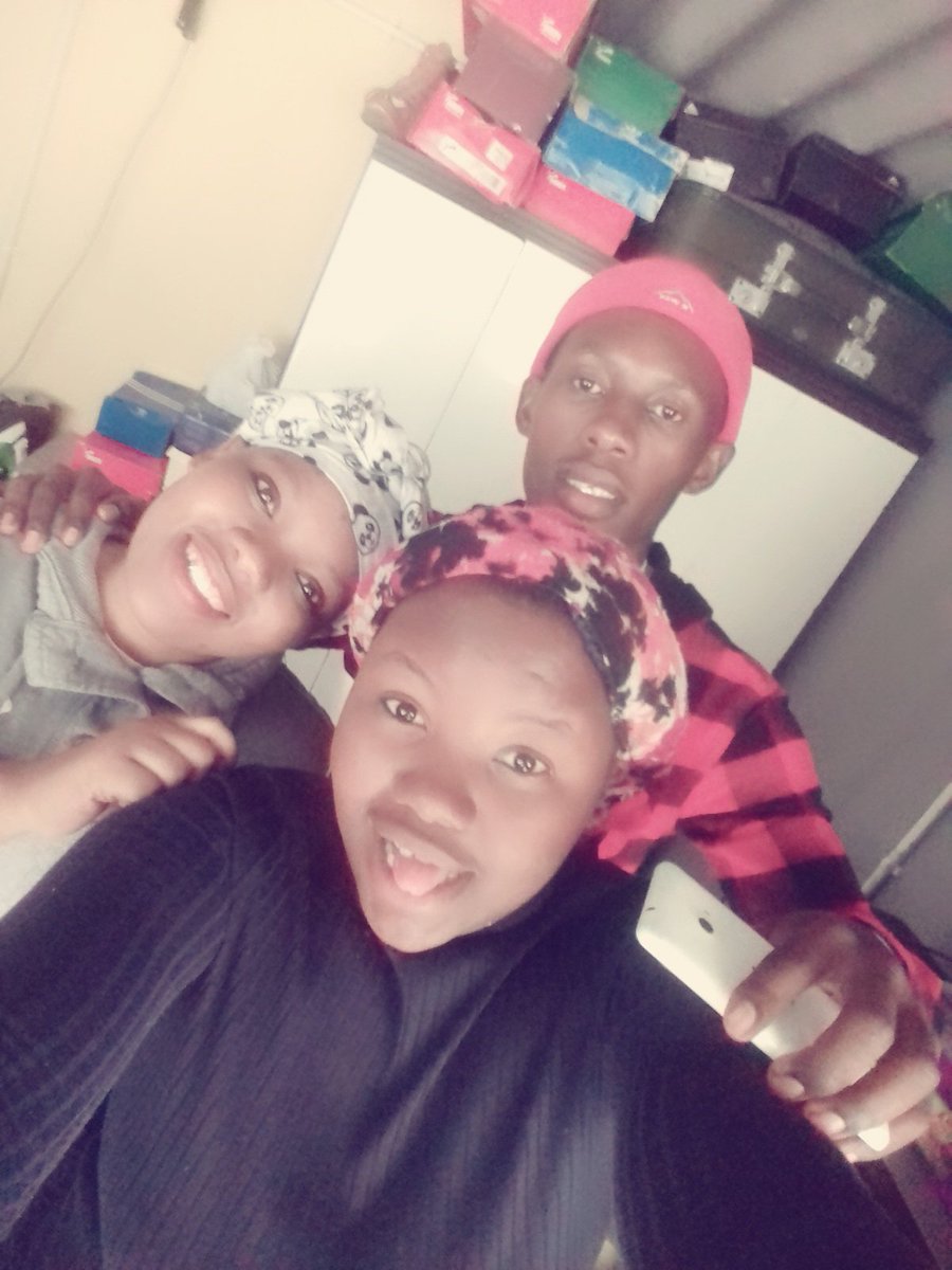 dludla_philile's tweet photo. #ImBlessedwhen I'm with them #my alder brother and sister. https://t.co/Ifu8yHdwSL