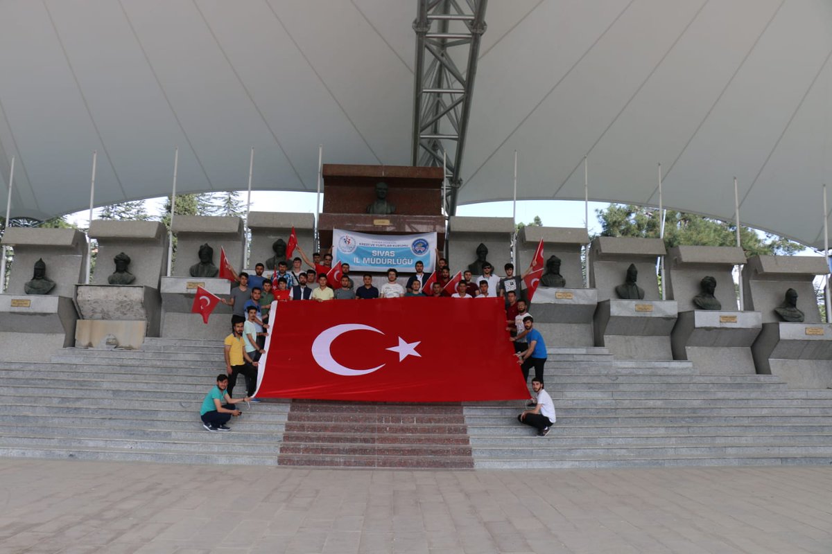 Mhmtezn63's tweet photo. Bizi Ecdadımızla  buluşma imkanı sağlayan geçmişe götürüp tarihi yaşatan.@GSB_KYK @KYK_Sivas @SinanAksuKYK @erdogantunc58 @Mhmt_Karakas58 @ismailerdem @sancaktepe belediyesine teşekkür ederim Allah razı olsun ... https://t.co/JgqPhL9G5M