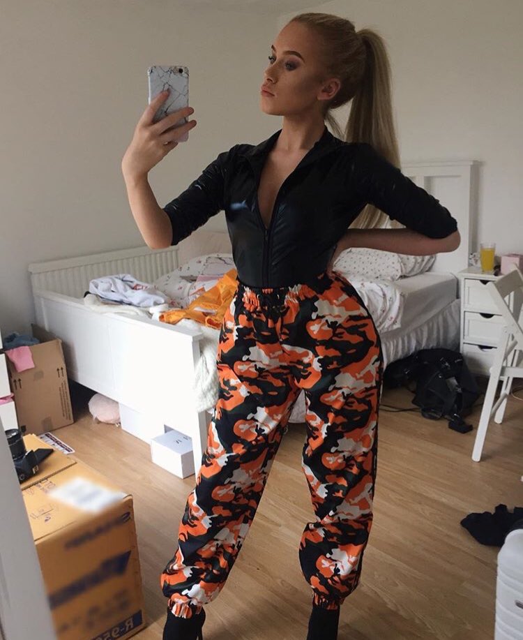 EveO2L's tweet photo. Seeing the vamps tonight wbu https://t.co/P2fhgaK4yw