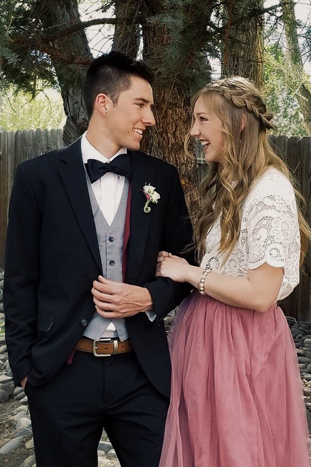 Ashlynkae14's tweet photo. Senior prom with my favorite people ‼️💕 https://t.co/lqQsXnmKCB