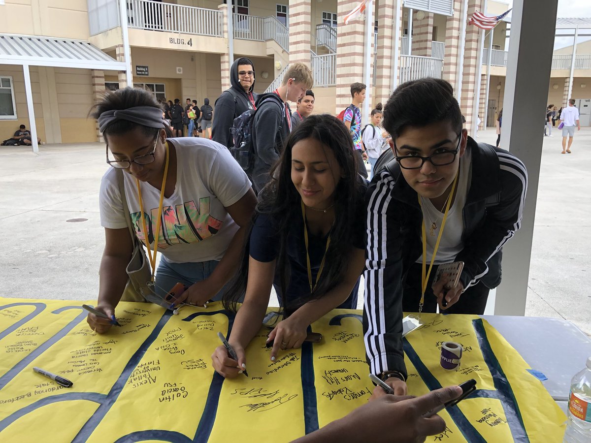 pbchsAVID's tweet image. Day 2 of #AvidAwarenessWeek and we are committing to college! Seniors are also signing our ACCEPTED poster! #ThisIsAVIDPalmBeach