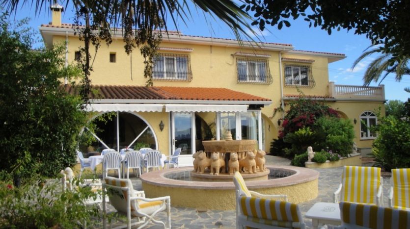spinrest's tweet photo. 10 bedrooms 10 bathrooms Beautiful Hotel with sea and mountain views for sale in Alfaz del Pi, Alicante. They celebrate weddings, retirement parties, communions. The hotel was renovated in 2009 and in operating.
For more details: https://t.co/0OLKEgaXH6 #hotelforsale https://t.co/Ppsn0QnzEK