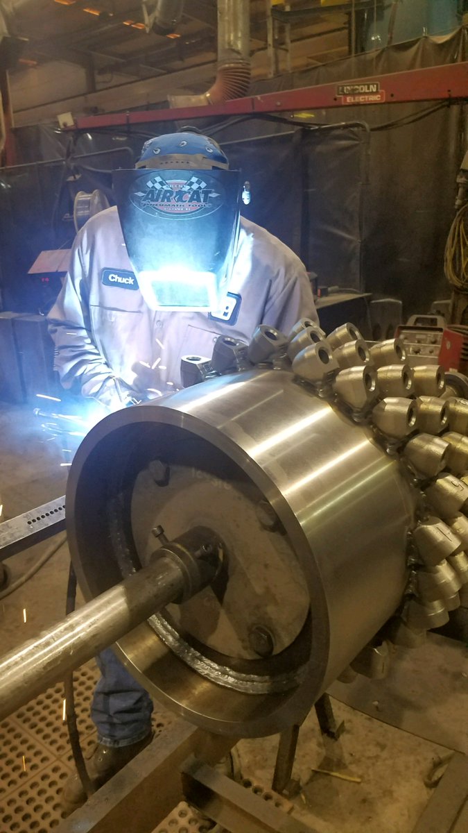 If only there was enough time in the day where we could sit and watch these cutter drums coming together. Love the #precision, the #skill, and the #focus. #manufacturing #welding #fabricating #asphaltmilling
