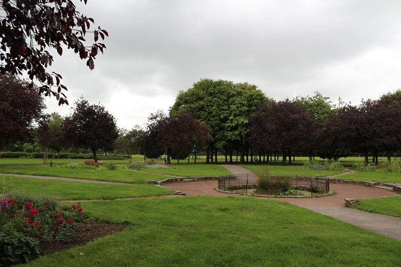 It's #NationalWalkingMonth! May is an ideal time to join us and get walking at the #Lampton Park health walk from 9:30am to 10:30am tomorrow &amp; every Thurs - Lampton Road, Hounslow, TW3 4LD. Meet next to the playground. No need to book, just turn up! <a href="/LBofHounslow/">Hounslow Council</a> @HRCH_NHS_Trust
