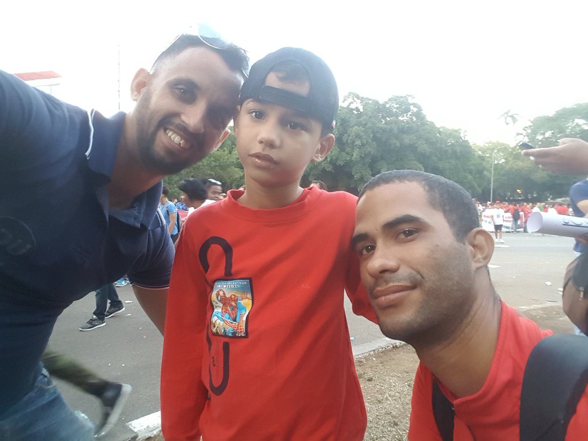 AnielH1's tweet image. El Team #nova6 en la #plaza #Cuba