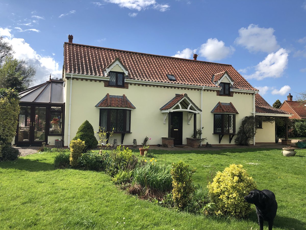 TheHouseofCream's tweet photo. Living the Theme at the new house of Cream #newhome #Cream #countryliving @TheHouseofCream https://t.co/pvKzIE7gUJ