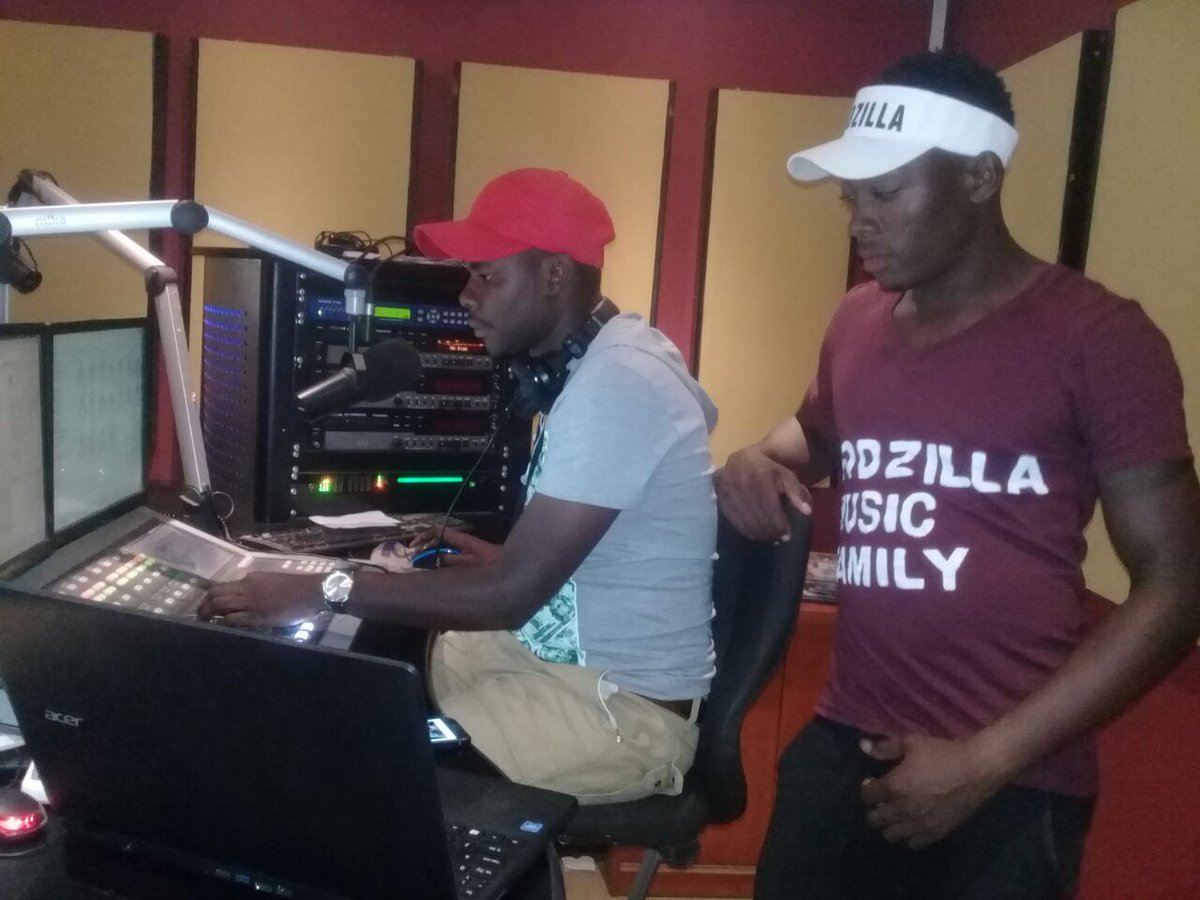 NevigatorK's tweet photo. #MALAFM101
#DRIVER101
With #Vazaya #Nevigator #Khundhula
#TOPIC
Xana loko waha kula a wu navela tirho muni na swona u wu fikelerile na?

#call0835866666
#MALAFM101
#MY #Fcbook #vazayaNevigatorKHUNDHULA https://t.co/wypEhpPDD6