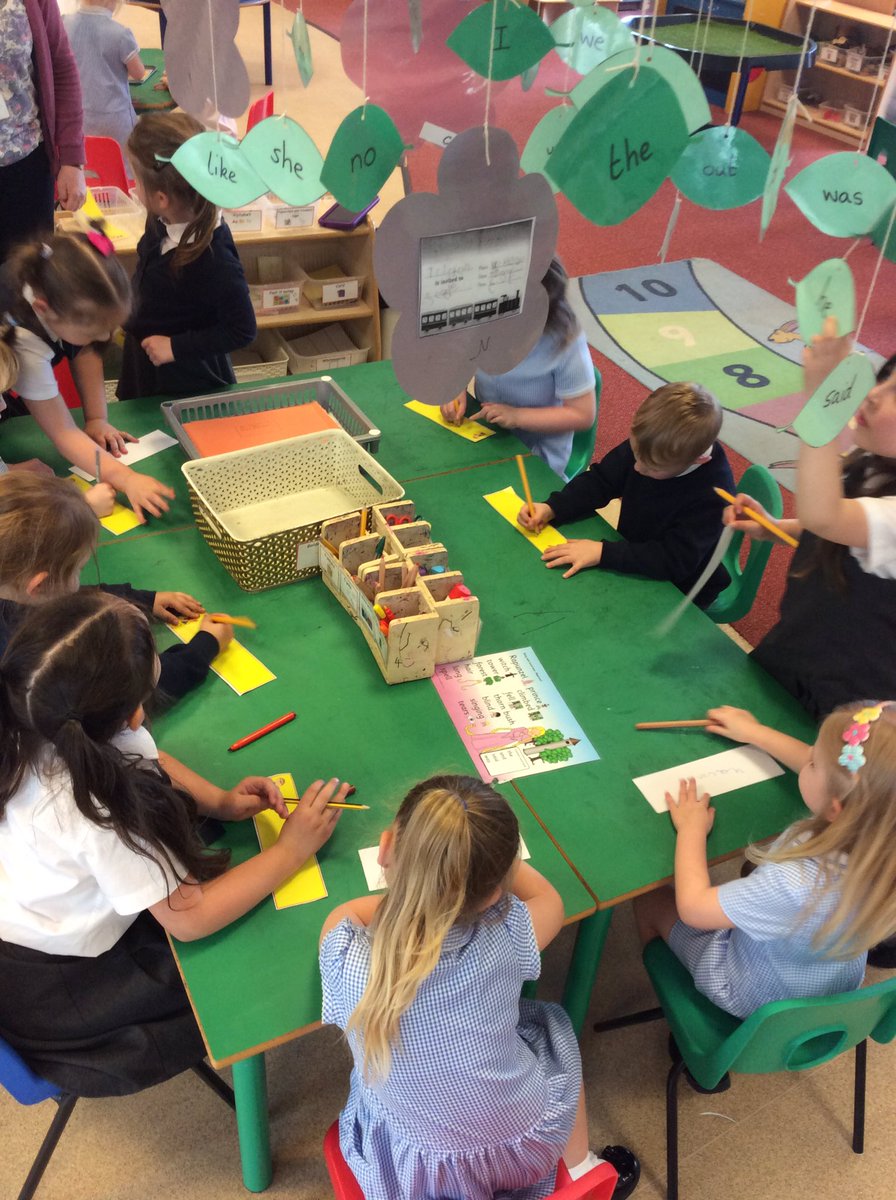 MrB_TheMill's tweet photo. We are all very eager to complete our sentence challenge of the day! ππβπ»#lovinglearning #promotingwriting https://t.co/ku0jpNGATc