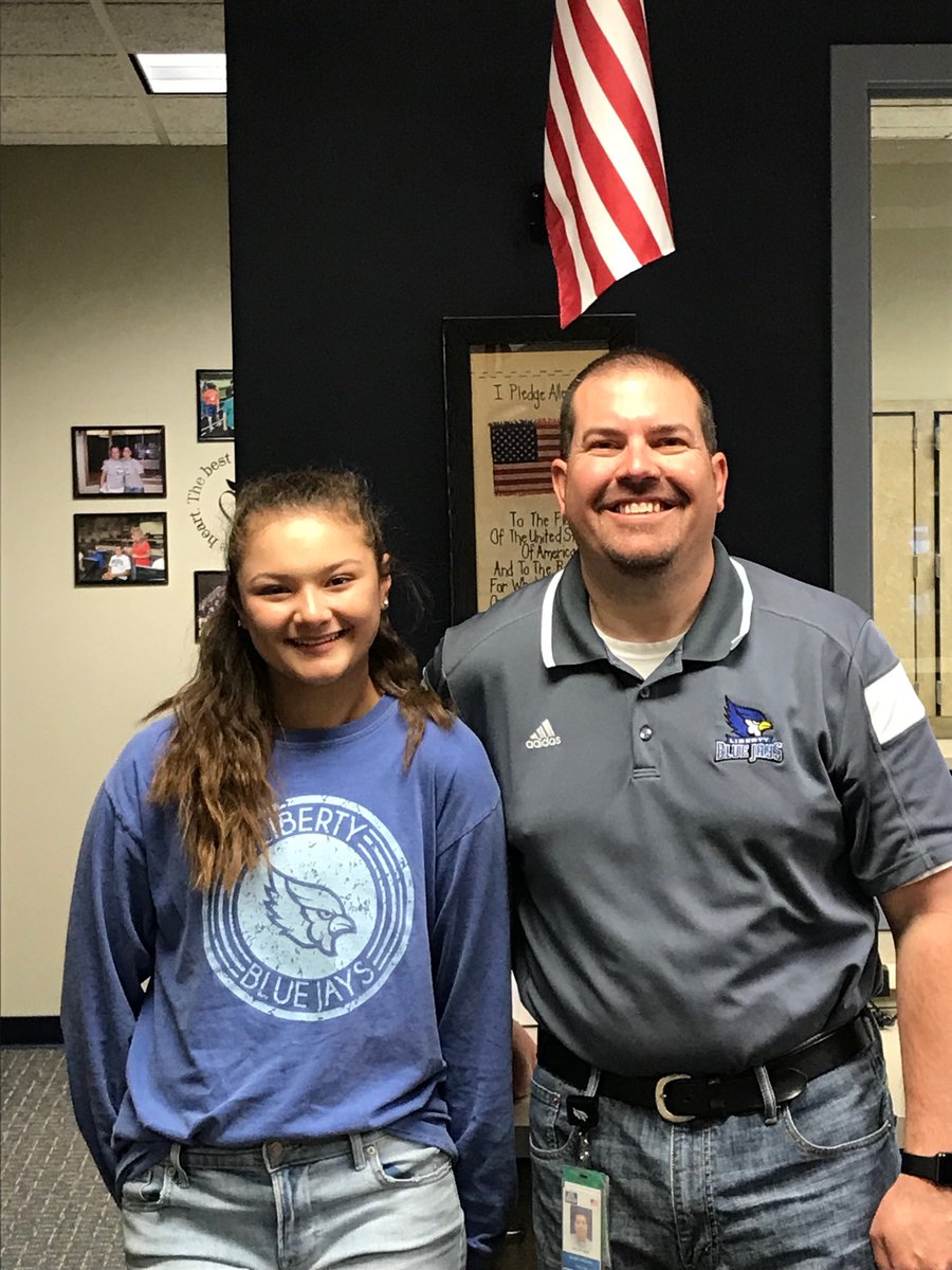 gmees's tweet photo. Happy May Day DMS! Kiana was a rock star this morning!! #DMSLeads https://t.co/1U64nmXzN2
