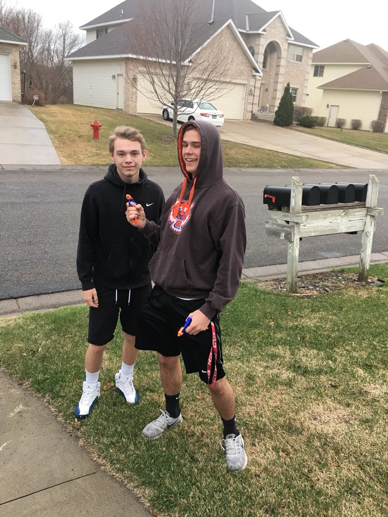 dillymackenzie's tweet image. The couch potatoes getting mashed🤧 #1down @pc_assassins