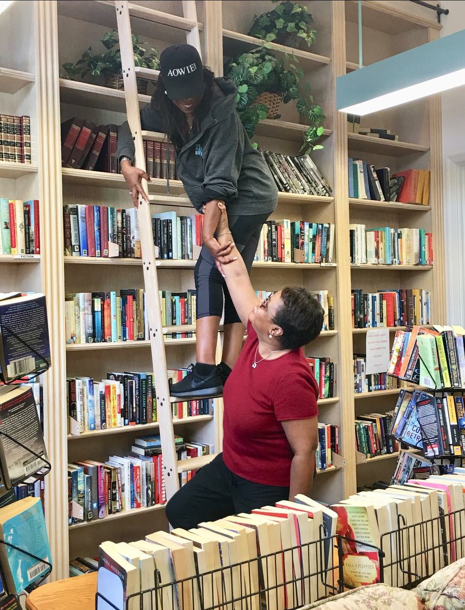 LisaAscolese's tweet photo. This photo of @wallbees and I brings my tagline “Lifting Each Other Up, Two Hands At A Time” to life!#WallBees won the @aowieatoz #Pitch Competition last year &amp; traveled 2K miles to #consult with ME! Soon you’ll be seeing #WallBees nationwide! Lisa@inventingatoz.com to connect. https://t.co/oCSRA9PF9O