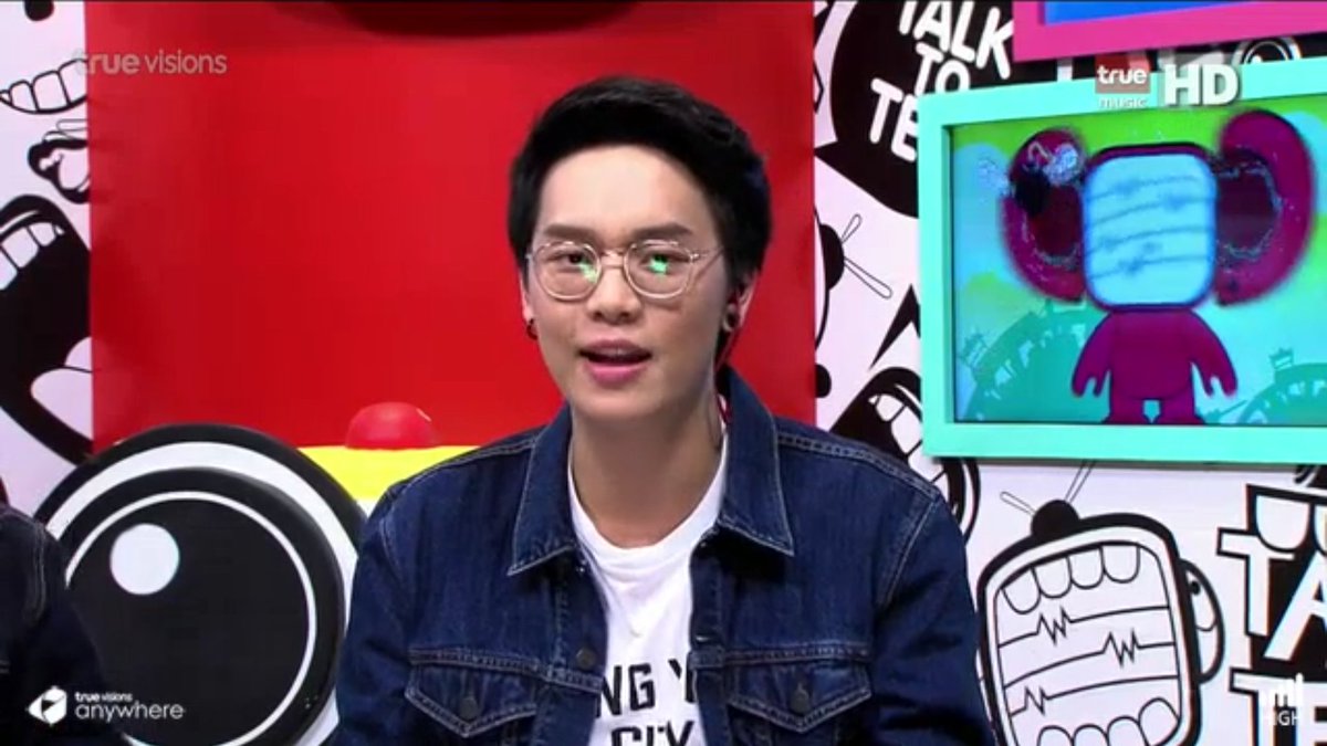 Ya_Ya_twitz's tweet photo. 01/05/61 #TalkToTeen เทปวีเจโบ๊ทและวีเจเจริญนะจ๊ะ #TrueMusicHD #BoatSirirod https://t.co/Zv0HZ3dtkG