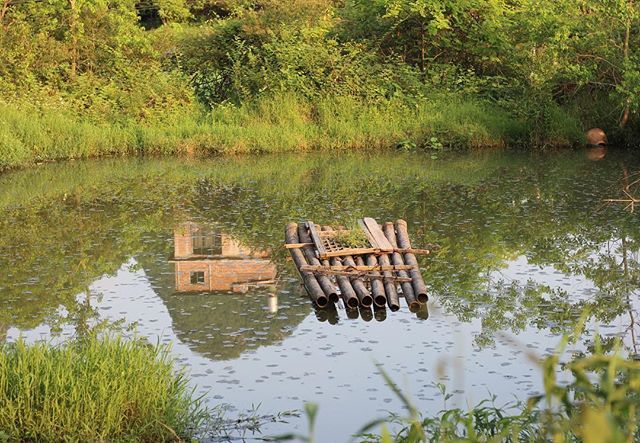 A scene from back-country China. #duckpond #bambooboat #reflection #karstmountain #yangshuo2018