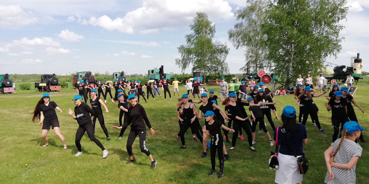 DobrowolskaPRK's tweet image. @Tarnowskie_Gory roztańczone. Na terenie przy #kopalnia #srebra o 15:00 Flash mob industrialny - jednocześnie w 10 państwach europejskich. @ZabTechniki
Więcej na antenie @radiokatowice