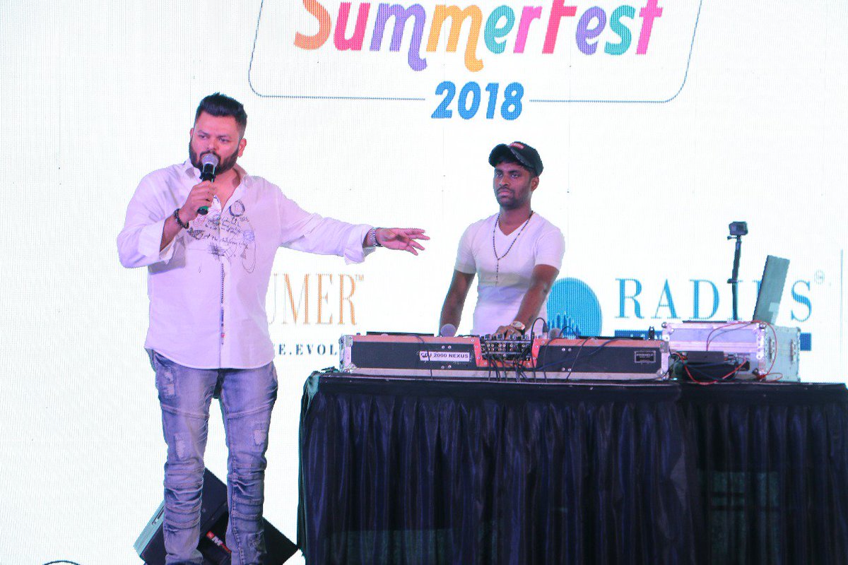 summerfest54's tweet image. #Avenue54 is learning the art of spinning turntables from the zealous DJ Akhtar. What a booming atmosphere! #SantacruzSummerfest #RadiusDevelopers #DJAkhtar
@djakhtar @radiusdeveloper