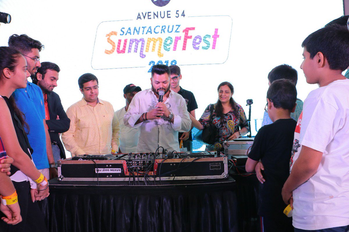summerfest54's tweet image. #Avenue54 is learning the art of spinning turntables from the zealous DJ Akhtar. What a booming atmosphere! #SantacruzSummerfest #RadiusDevelopers #DJAkhtar
@djakhtar @radiusdeveloper