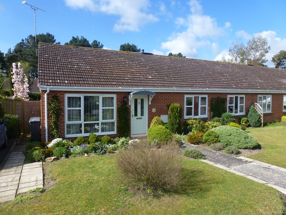 GobbittKirby's tweet photo. SUTTON HEATH Fabulous 3 bed semi bungalow, beautifully kept with amazing gardens! @GobbittKirby #popularlocation #lifeonthelevel #noonwardchain #qualityliving #suttonbungalow #bungalow https://t.co/eHNhrCajmV