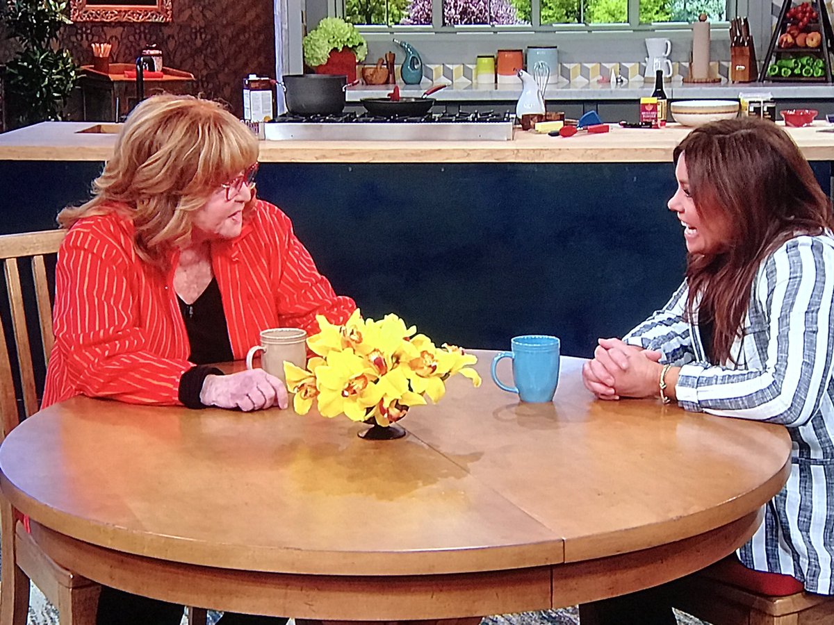 chauch75's tweet photo. Tune in to see my very first boss @SJRaphael on @RachaelRayShow today! Check your local listings! #whentwoworldscollide #talkshowlegend #theoriginalqueenofdaytime https://t.co/lFZsPHINjp