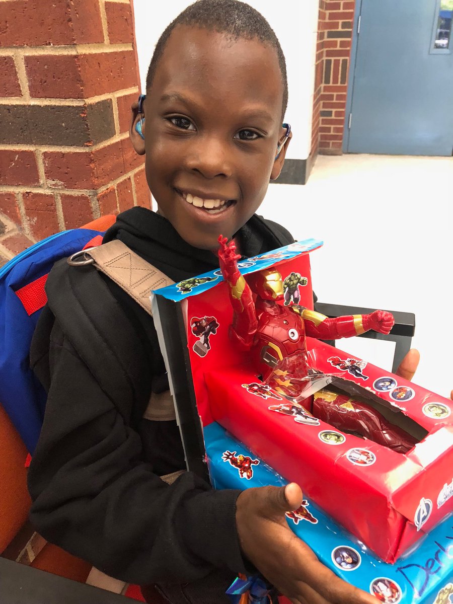 Cochran students are getting ready for the parade! <a href="/CochranElem/">Cochran</a> <a href="/JCPSSuper/">Dr. Brian Yearwood</a> @Region2JCPS