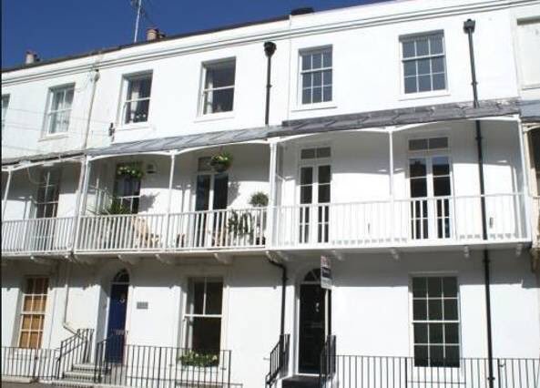 BrenEtheridge's tweet photo. Check out my @airbnb listing in West Sussex! https://t.co/kGnjc8NhOt https://t.co/n07sv8cLPB