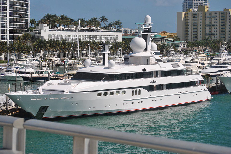 Roccabella_'s tweet photo. “If you work just for money, you’ll never make it, but if you love what you’re doing and you always put the customer first, success will be yours.” – Ray Kroc #RoccabellaYachts https://t.co/3xXFzt0kC6