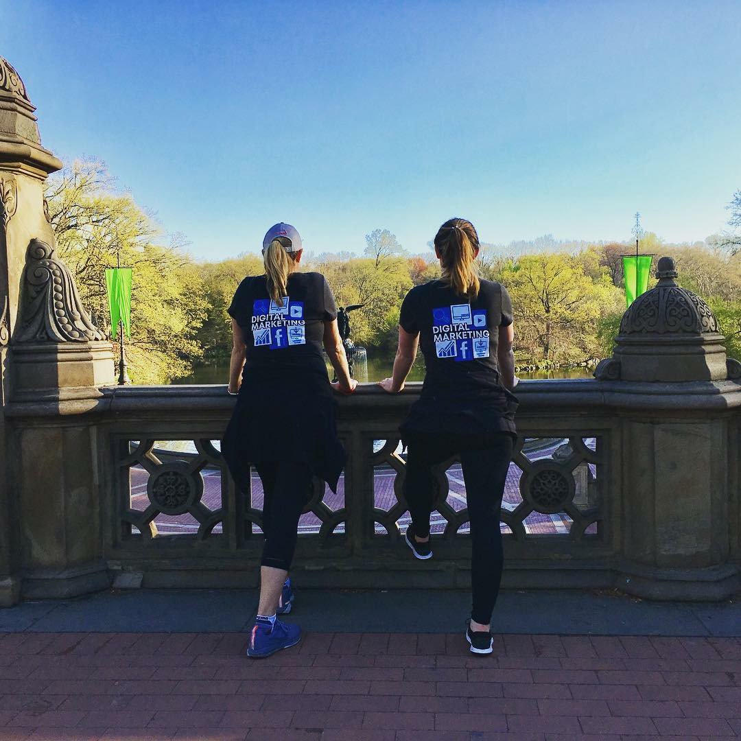 Netsertive's tweet photo. @RetailInnovate Fun Run through Central Park this morning 🌇🏃🏻‍♀️🏃🏻‍♂️ #Netsertive #RIC18 https://t.co/zkkM9EDufm