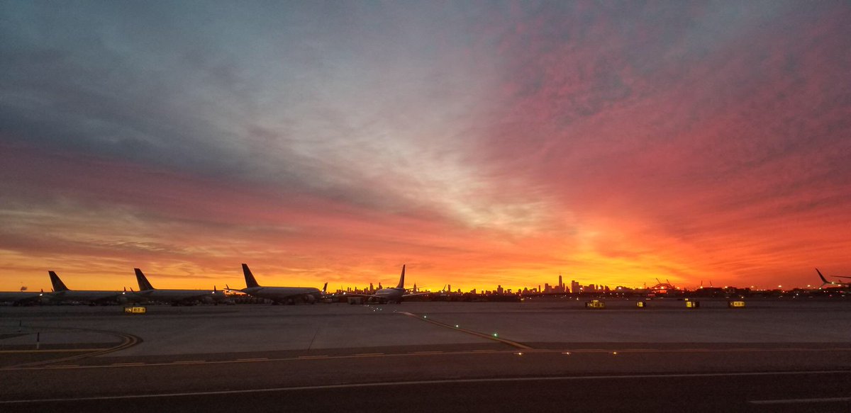 Glorious Morning!!!! 100% STAR both Mainline and Express!!!! Winning NYC in style! Our Teams our Pride❤️✈️@weareunited @Rick_Hoefling @jeff_riedel160 @carlcoxunited @cathy_innocenti