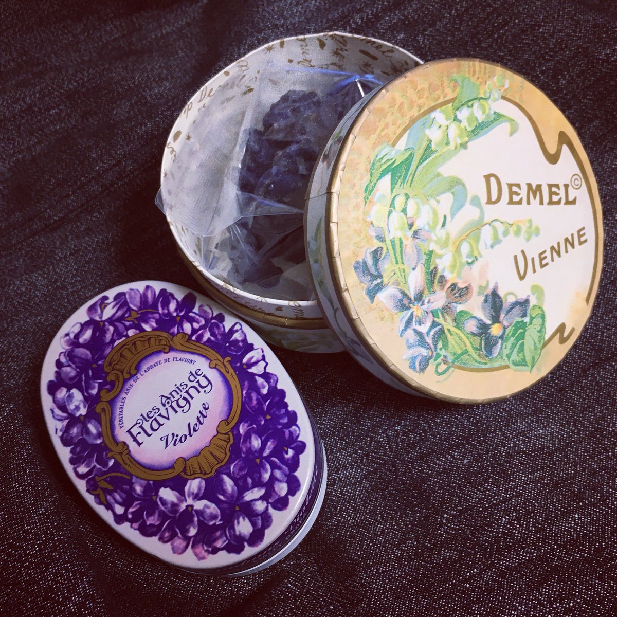 Sleepidemica スリーピデミカ Twitterren ふと身の回りを見ると そばにも菫がありました Demelの菫の砂糖漬けと アニスキャンディのヴァイオレット 菫がとても好きなので いつかトゥールーズに行ってみたいです 菫色研究報告 Sleepidemica スリーピデミカ Twitterren ふと身の回りを見ると そばにも菫がありました Demelの菫の砂糖漬けと アニスキャンディのヴァイオレット 菫がとても好きなので いつかトゥールーズに行ってみたいです 菫色研究報告
