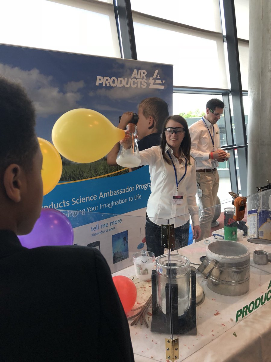gwebm's tweet photo. Rocking out &amp; liquid nitrogen - so much fun!  @teentechevent @officialRPHS https://t.co/i435VMaew2