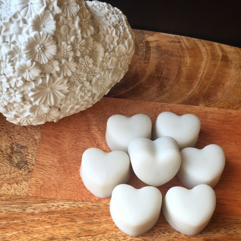 Georgia_James18's tweet photo. 🌿Afternoon Tea, 4 hearts £2.20🌿 #soywax #crueltyfree #highlyfragranced #waxaddict #waxmelts #homedecor #interiordesign #smallbusiness https://t.co/LgxQBdvD5s