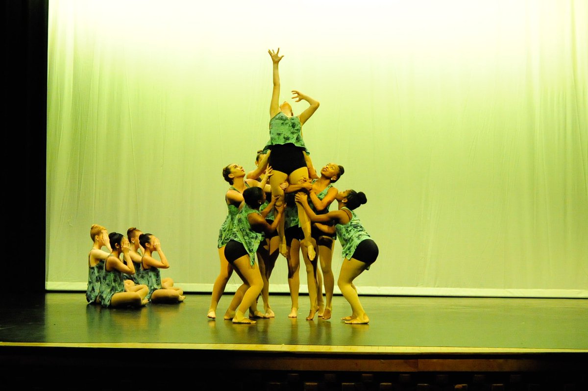 oldmilldance's tweet photo. Wanna see more dancing like this? Come support us and the rest of the OMHS Dance Program at 7pm this Thursday and Friday! $6 at the door🖤 https://t.co/r50Qs8iLYU