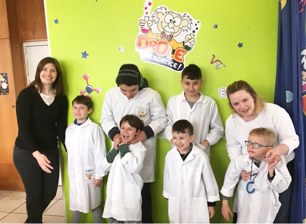Ninoo_Asso's tweet photo. Ce matin il y avait l’atelier du mois de mai pour les #NinooKids ils ont fait une expérience tout en s’amusant #autisme https://t.co/hI703jCyKO
