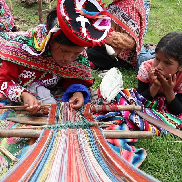 TheAndesFound's tweet photo. Two #girls begin the #process of #creating a table runner at the #community of #Bombon, in the high #Peruvian #Andes of Cusco.
Photo credit .
.
.
.
.
.
.
#TheAndesFoundation #Textiles #Alpaca #Weavers #Cusco #Peru #NonProfit #FairTrade #AndesMountains #P… https://t.co/YYtrgDVq7p https://t.co/fVbDdnZUpB