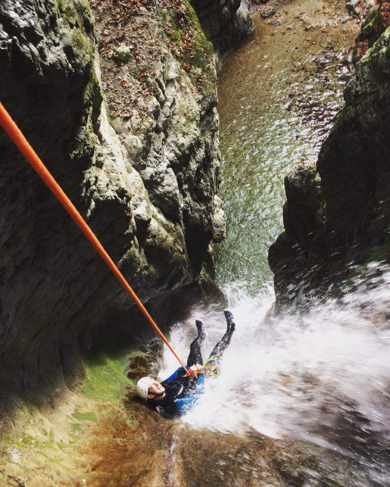 CanyoningAnnecy's tweet photo. Décor de rêve en canyoning à Annecy
#annecy #canyoning #lac_annecy #savoiemontblanc https://t.co/C9Vgfcw7mF