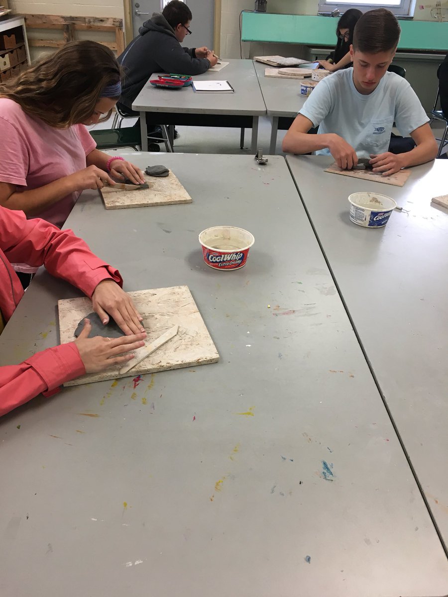 ECrewsArt's tweet photo. Experimenting with the real deal today! Clay!!! #Sjhstrojans #sjhsart https://t.co/RmZCT8B1gM