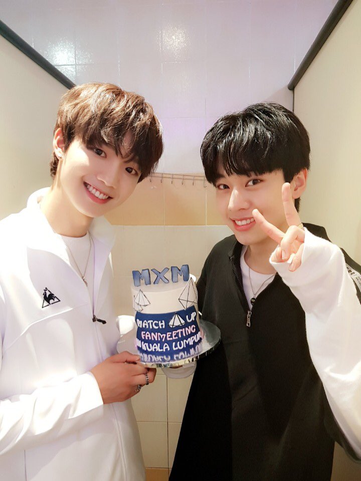 bnmboysofficial's tweet image. [#MXM/임영민X김동현] 

#MXMPICtures #MPIC 
오늘 영동이와 함께해주신 말레이시아 팬 여러분들 정말 감사합니다! 오늘 하루 보내주신 많은 사랑과 응원 잊지 않겠습니다! 아파카바 말레이시아~!  💕

#브랜뉴뮤직 #브랜뉴보이즈 #임영민 #김동현 #엠픽