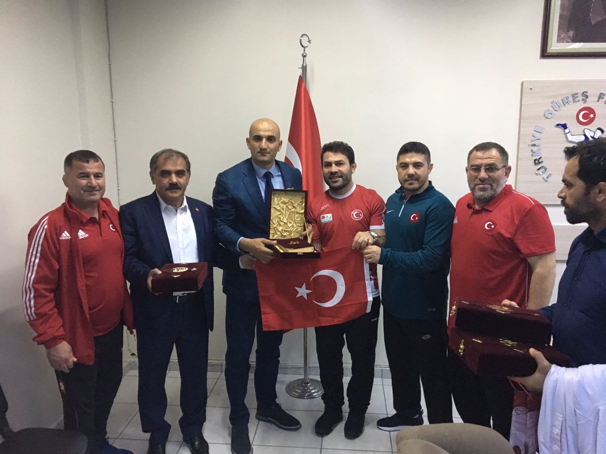 Ulku_Ocaklari's tweet photo. #ÜlküOcakları Genel Başkanımız @OlcayKilavuz bey Avrupa Güreş Şampiyonası öncesi Ankara Elmadağ'da bulunan A Milli Güreş Takımı Hazırlık kampını ziyaretinde federasyon yetkililerinden bilgi alıp şampiyon milli güreşçilerimizle sohbet etti. Her zaman yanlarında olduğumuzu belirtti https://t.co/nxICqBgZSB