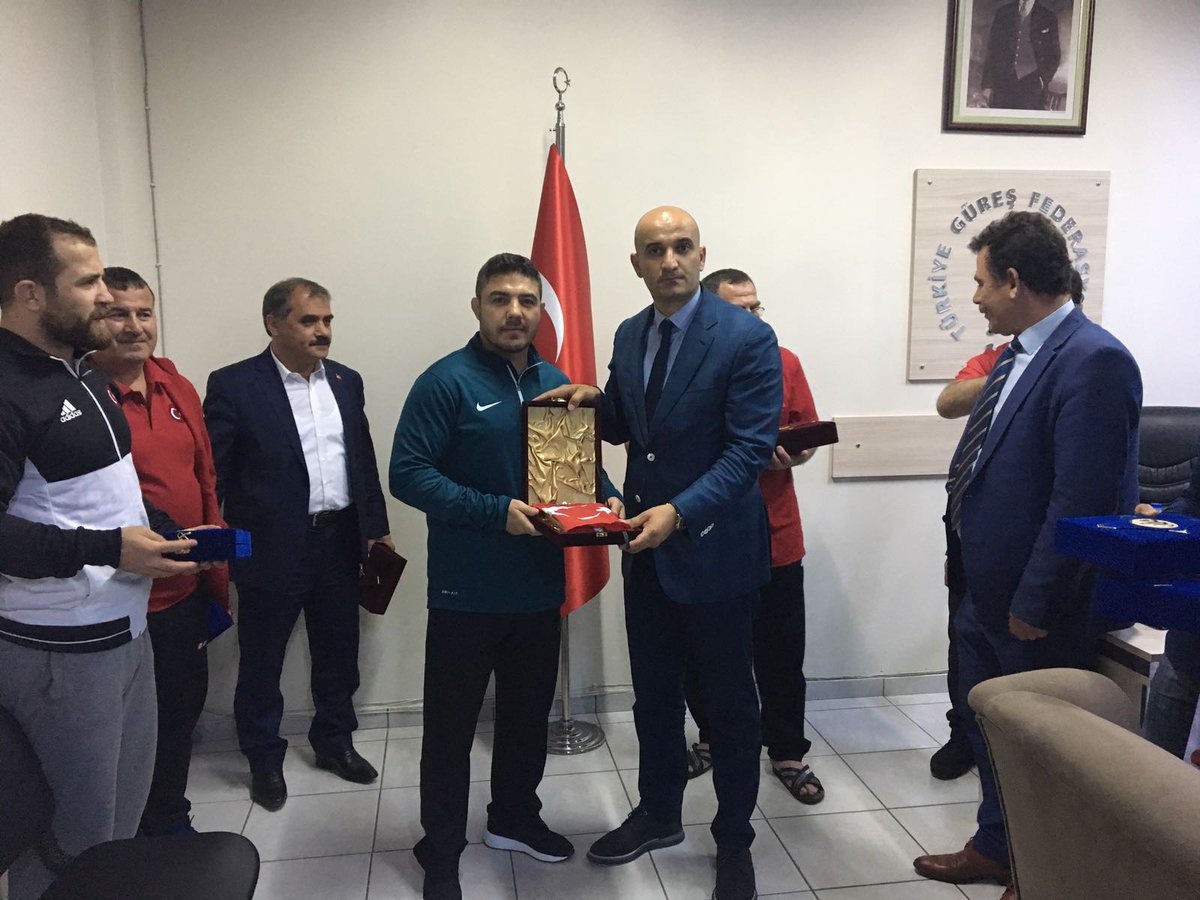 Ulku_Ocaklari's tweet photo. #ÜlküOcakları Genel Başkanımız @OlcayKilavuz bey Avrupa Güreş Şampiyonası öncesi Ankara Elmadağ'da bulunan A Milli Güreş Takımı Hazırlık kampını ziyaretinde federasyon yetkililerinden bilgi alıp şampiyon milli güreşçilerimizle sohbet etti. Her zaman yanlarında olduğumuzu belirtti https://t.co/nxICqBgZSB