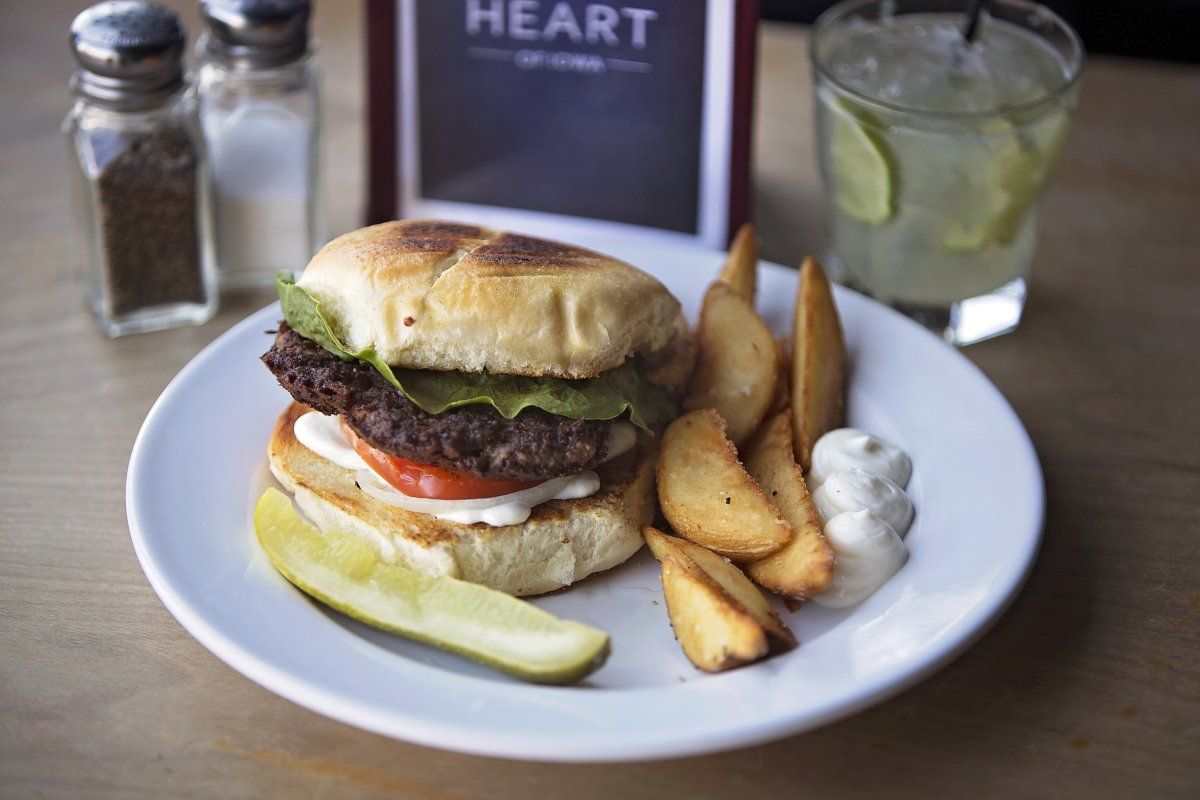 DiscoverAmesIA's tweet photo. Our #CYtesofAmes member @CafeBeaudelaire just won 2018 Iowa’s Best Burger! 🍔 Read more about this delicious honor here: https://t.co/N8YFz5zKbp https://t.co/XsJMqLGyAw