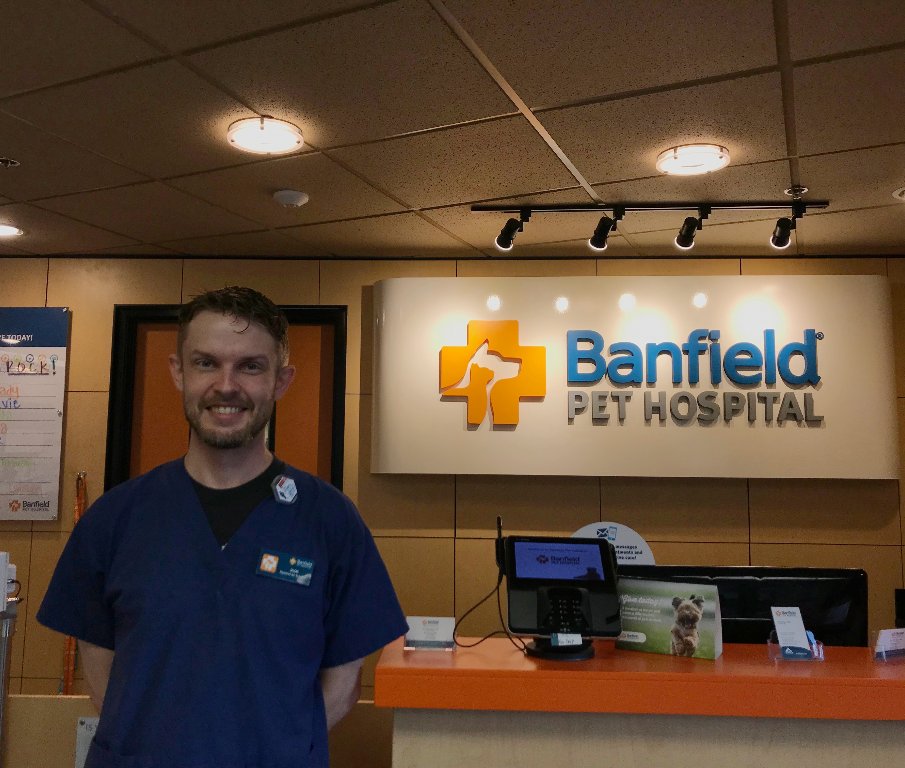 Why is this Jason smiling? Because he loves our Functional Skills Training program for #VetTechs! When you join, we make sure you're prepared for whatever your day throws at you. #BanfieldLife