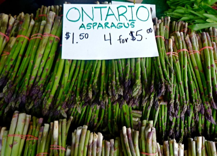 AshleyCsanady's tweet photo. The most wonderful time of year is just weeks away — Ontario asparagus season. RT if you support Ontario farmland and the good things that grow there. Let's stand up for the greenbelt, our environment and local food #onpoli https://t.co/FpVR147Vqo